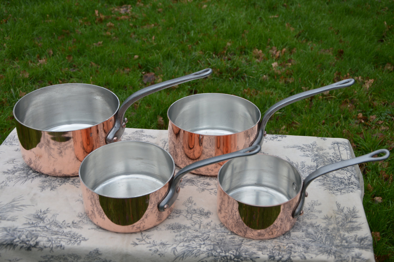 Vintage and Antique Copper Collection - FREE SHIPPING WORLDWIDE - Pots, Pans, Moulds, Au gratins everything you can think of!